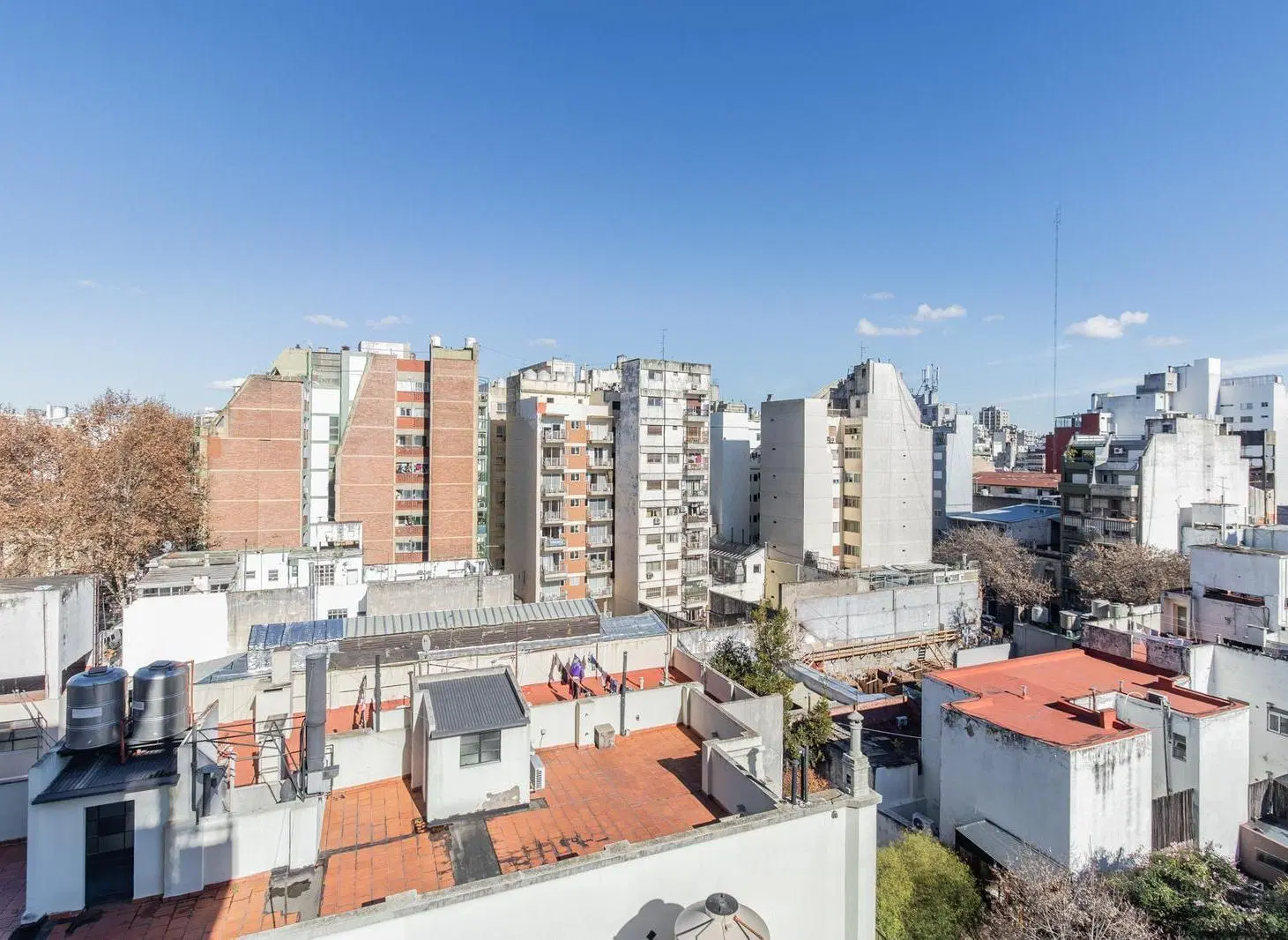 Departamento de 2 ambientes piso alto con mucha luz, impecbale estado 3