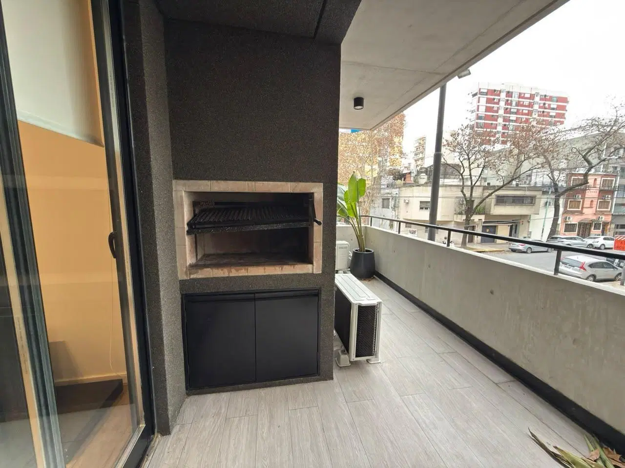 SALGUERO PROPIEDADES ALQUILA DOS AMBIENTES C/BALCON Y PARRILLA, EDIFICIO DE CATEGORÍA. 8