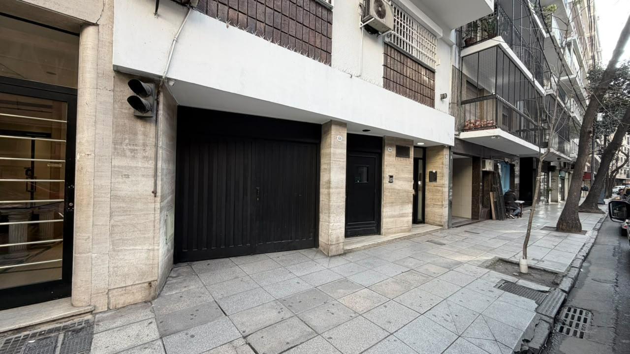Foto de VENTA GUARDACOCHE - FIJA Y CUBIERTA | BARRIO NORTE | EXCELENTE UBICACIÓN, imagen 1