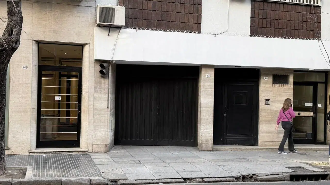 VENTA GUARDACOCHE - FIJA Y CUBIERTA | BARRIO NORTE | EXCELENTE UBICACIÓN 6