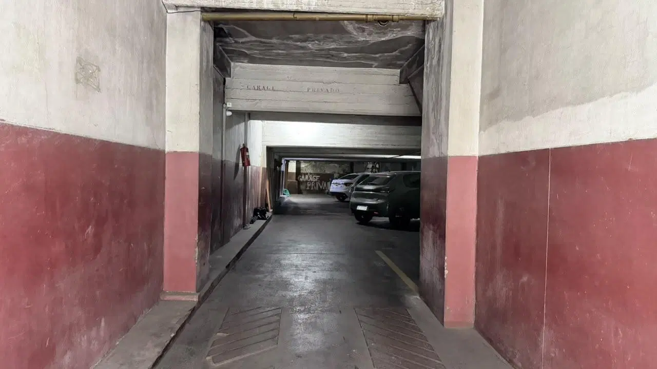 VENTA GUARDACOCHE - FIJA Y CUBIERTA | BARRIO NORTE | EXCELENTE UBICACIÓN 3