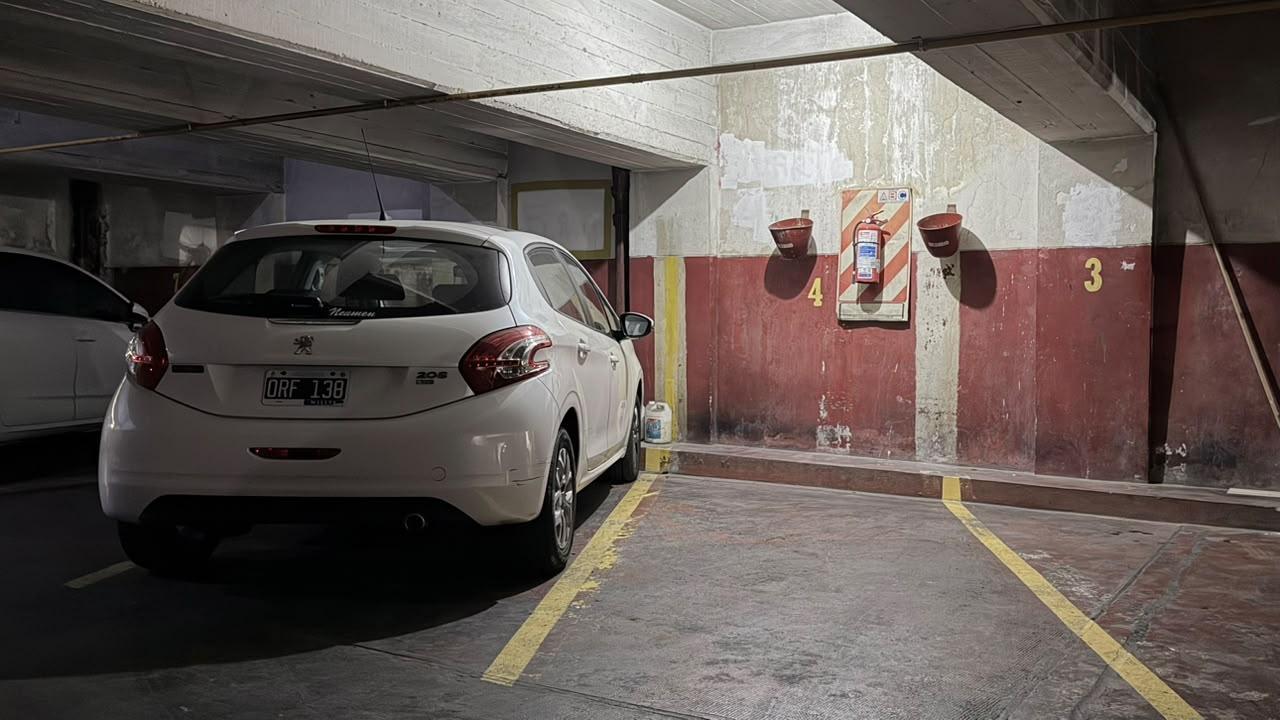Foto de VENTA GUARDACOCHE - FIJA Y CUBIERTA | BARRIO NORTE | EXCELENTE UBICACIÓN, imagen 2