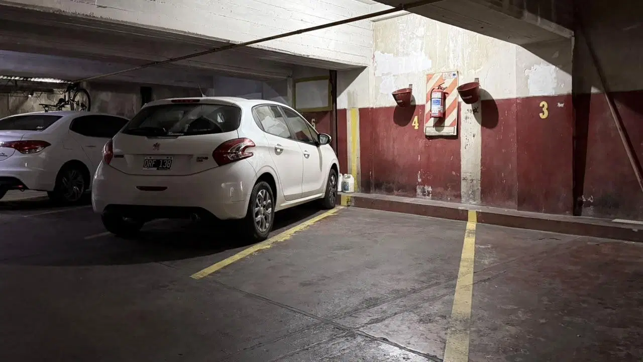 VENTA GUARDACOCHE - FIJA Y CUBIERTA | BARRIO NORTE | EXCELENTE UBICACIÓN 4