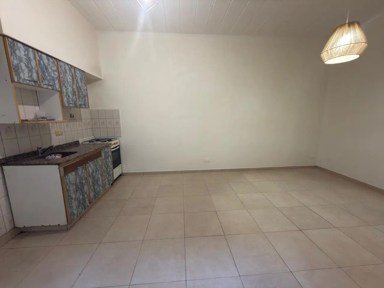 SALGUERO PROPIEDADES VENDE PH 1 AMBIENTE CON PATIO Y $51000 EXPENSAS EN ALMAGRO 1