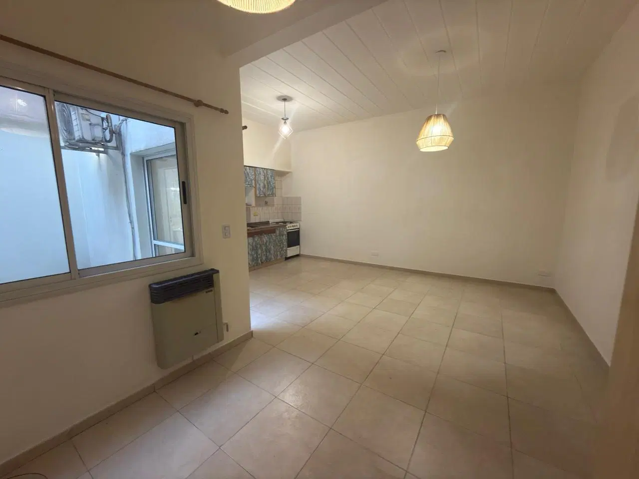 SALGUERO PROPIEDADES VENDE PH 1 AMBIENTE CON PATIO Y $51000 EXPENSAS EN ALMAGRO 3
