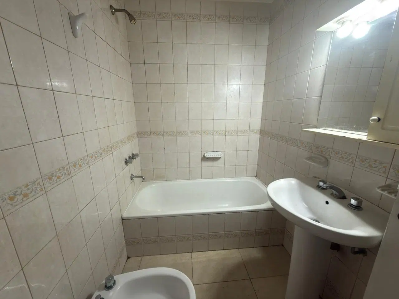SALGUERO PROPIEDADES VENDE PH 1 AMBIENTE CON PATIO Y $51000 EXPENSAS EN ALMAGRO 8