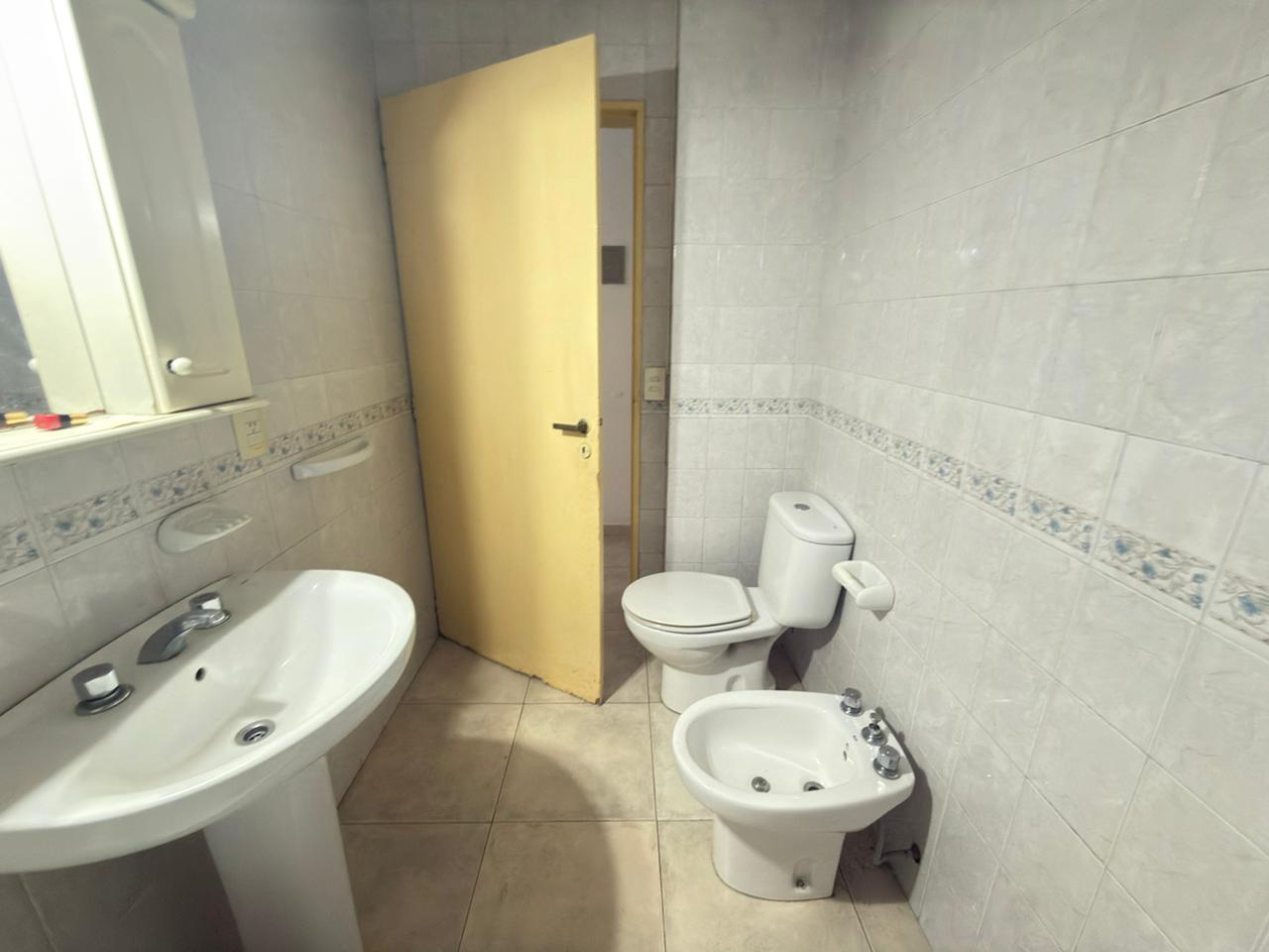 Foto de SALGUERO PROPIEDADES VENDE PH 1 AMBIENTE $48000 EXPENSAS EN ALMAGRO, imagen 2