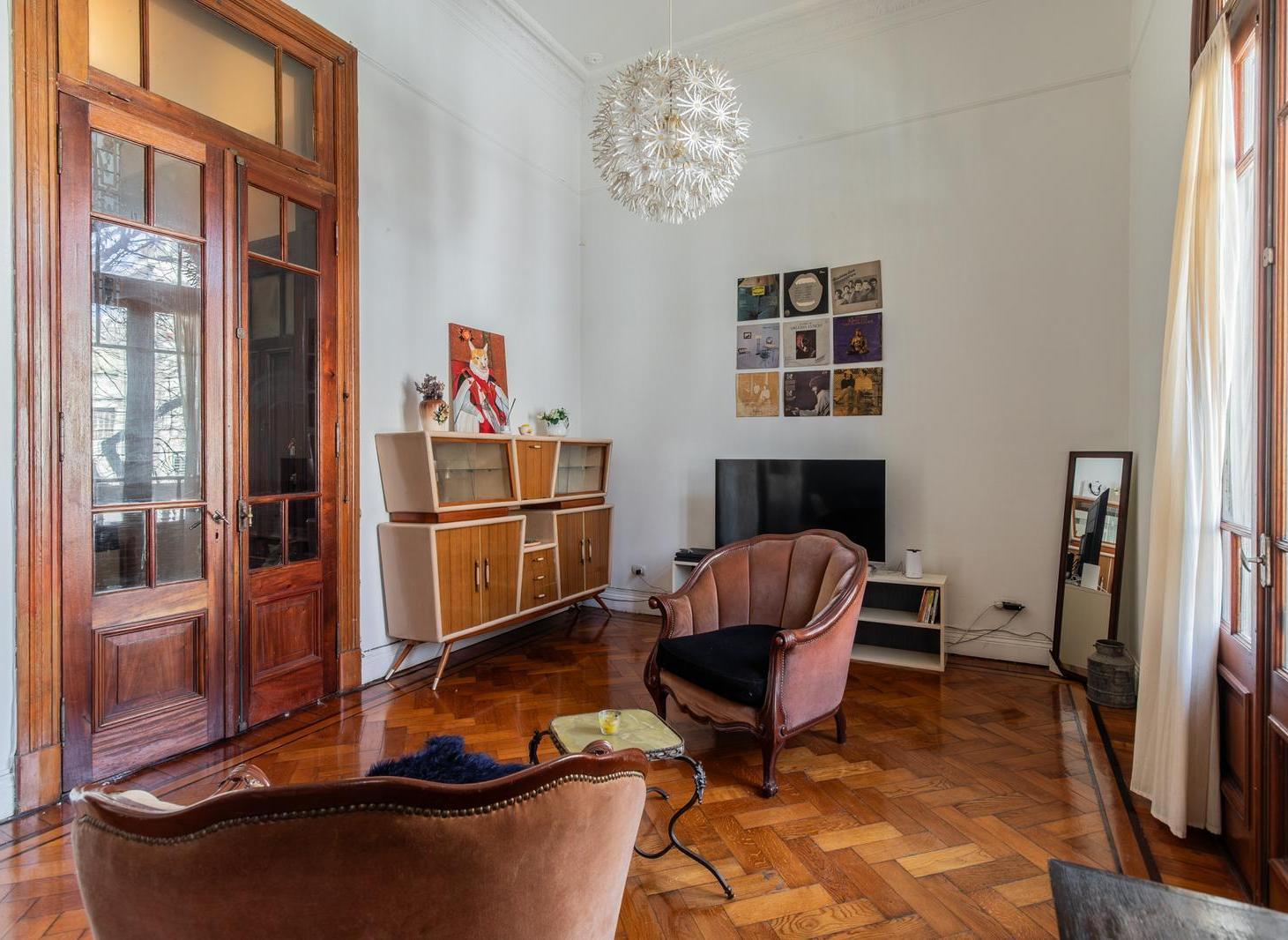 Foto de Venta 3 ambientes mas escritorio refaccionado en constitución, imagen 1