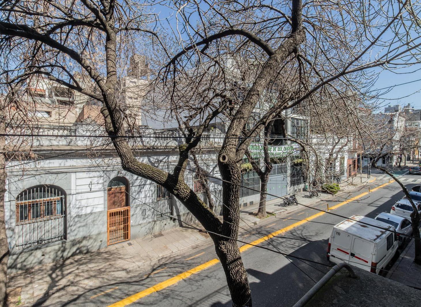 Foto de Venta 3 ambientes mas escritorio refaccionado en constitución, imagen 2