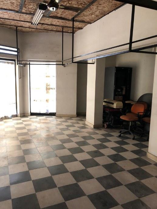 Foto de VENTA sobre Lote de 15 mts de frente x 36, con Local + Oficina +, imagen 4
