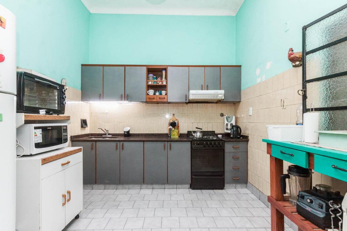 Ideal P/2 Familias. Casa S/ Lote de 8,66 X 43 a m de Av C. Casares 2