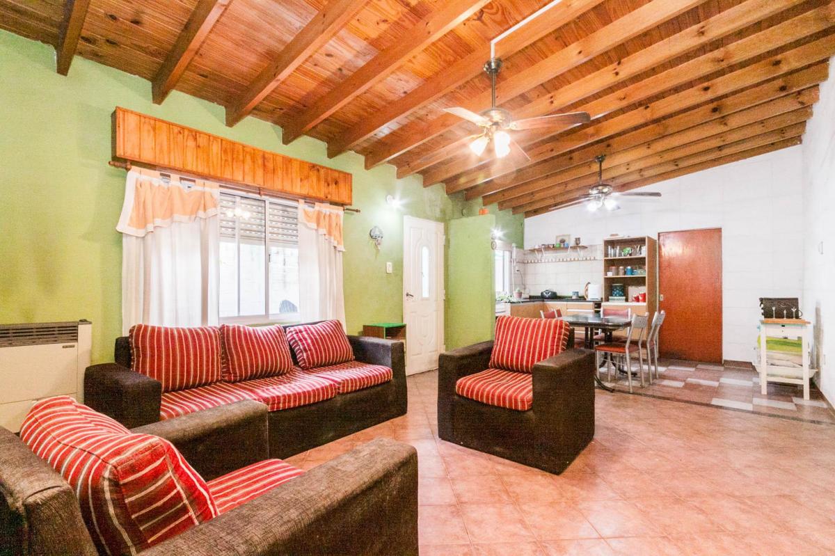 Ideal P/2 Familias. Casa S/ Lote de 8,66 X 43 a m de Av C. Casares 5
