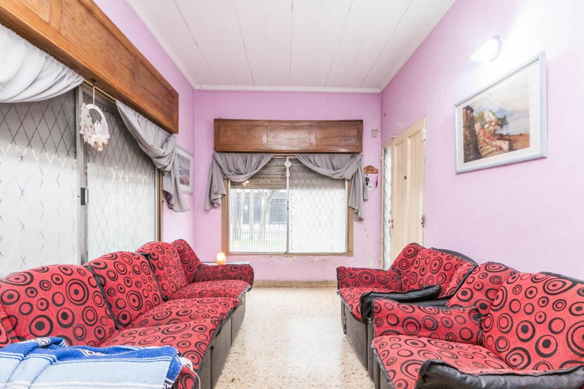 Ideal P/2 Familias. Casa S/ Lote de 8,66 X 43 a m de Av C. Casares 4