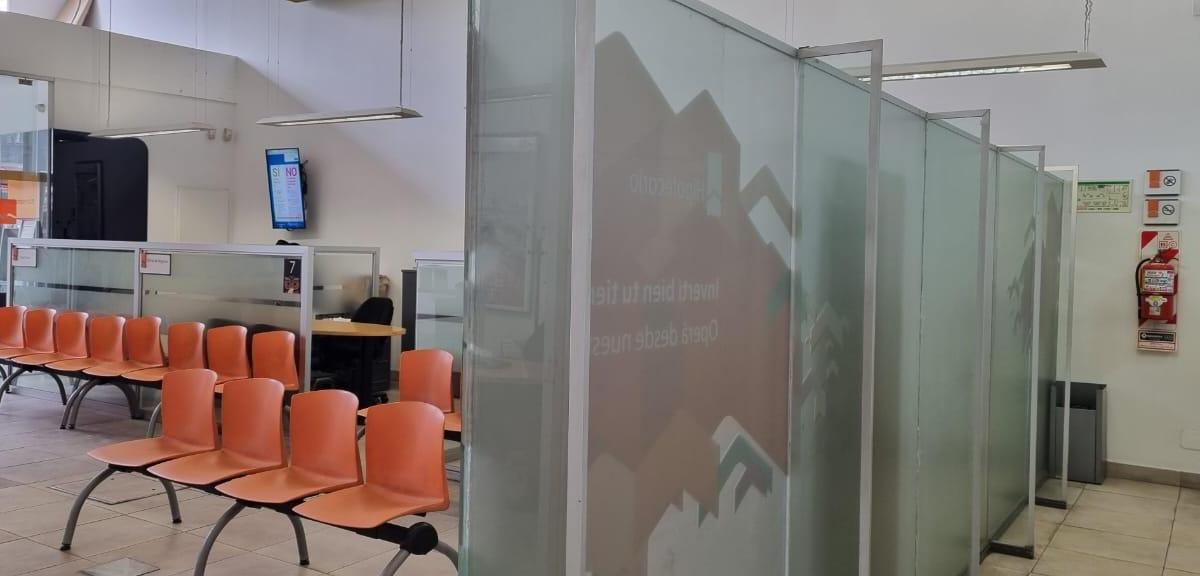 Foto de ALQUILER Inmueble Comercial (ex Banco Hipotecario) en plena estacion, imagen 4