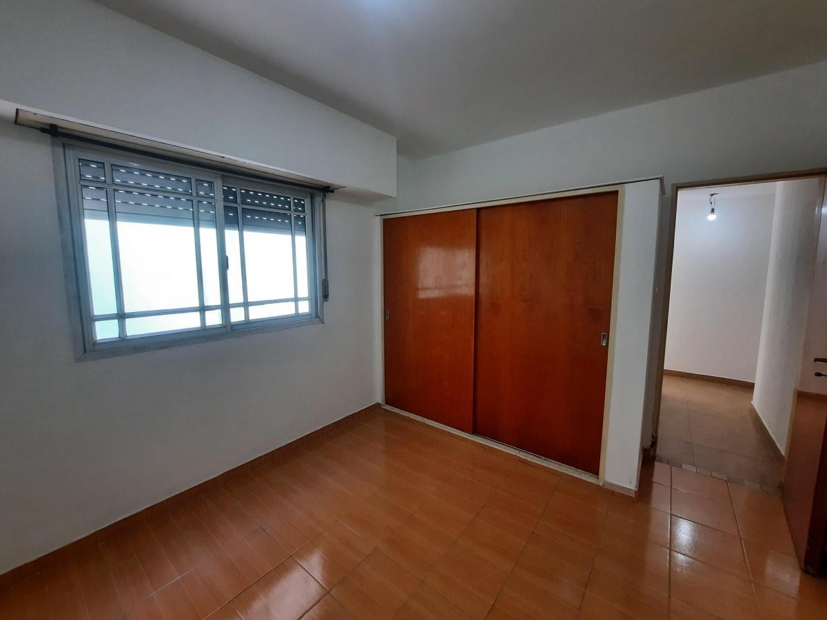 Venta PH de 2 Amb. Al Frente con Cochera y Patio. a 1 C/av. H. Yrigoyen - Sin Expensas 1
