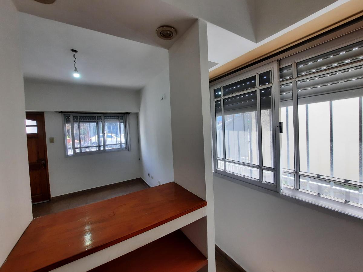 Venta PH de 2 Amb. Al Frente con Cochera y Patio. a 1 C/av. H. Yrigoyen - Sin Expensas 3