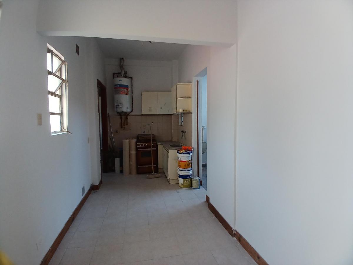 Foto de VENTA INMEDIATA - Depto 3 amb. en pleno centro de Lanusita - Ps. 2 x, imagen 3