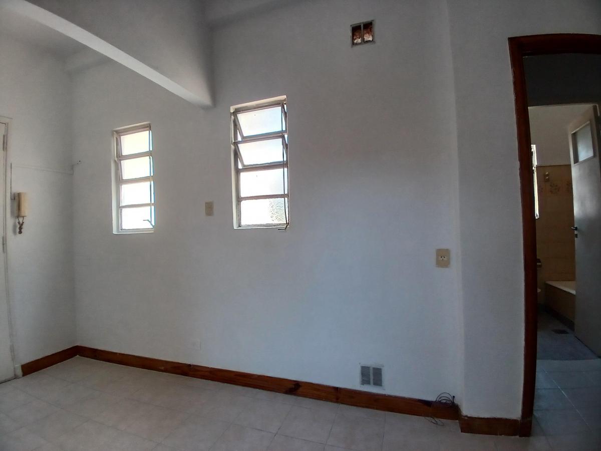 Foto de VENTA INMEDIATA - Depto 3 amb. en pleno centro de Lanusita - Ps. 2 x, imagen 4