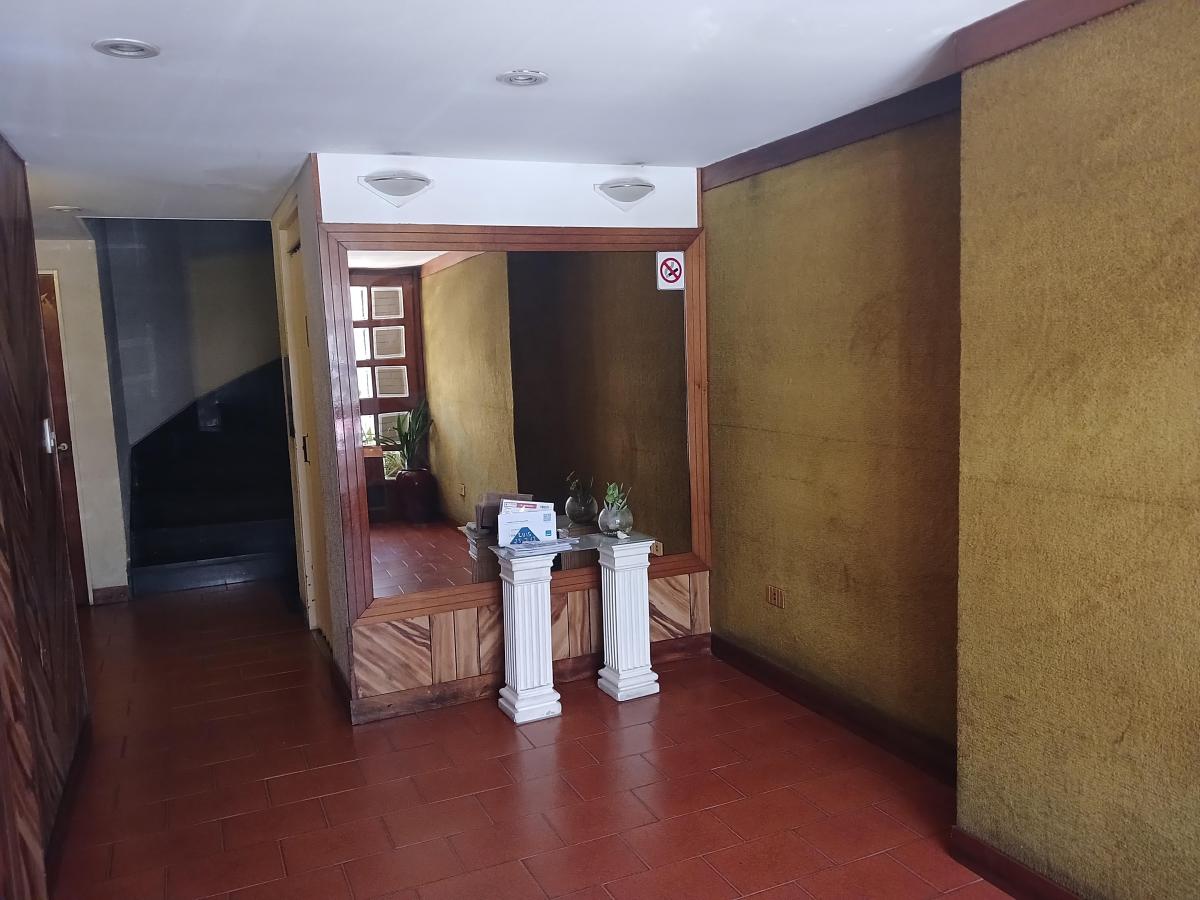 Venta de Depto 2 amb a la calle en el corazon de Lanusita