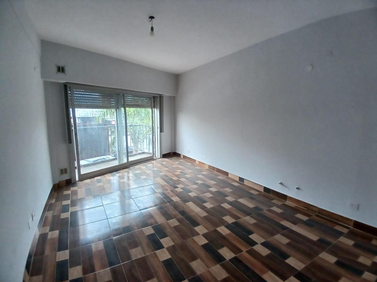 Foto de Venta Depto 2 amb. al fente, todo reciclado a mts de Av. Galicia (Avell), imagen 2