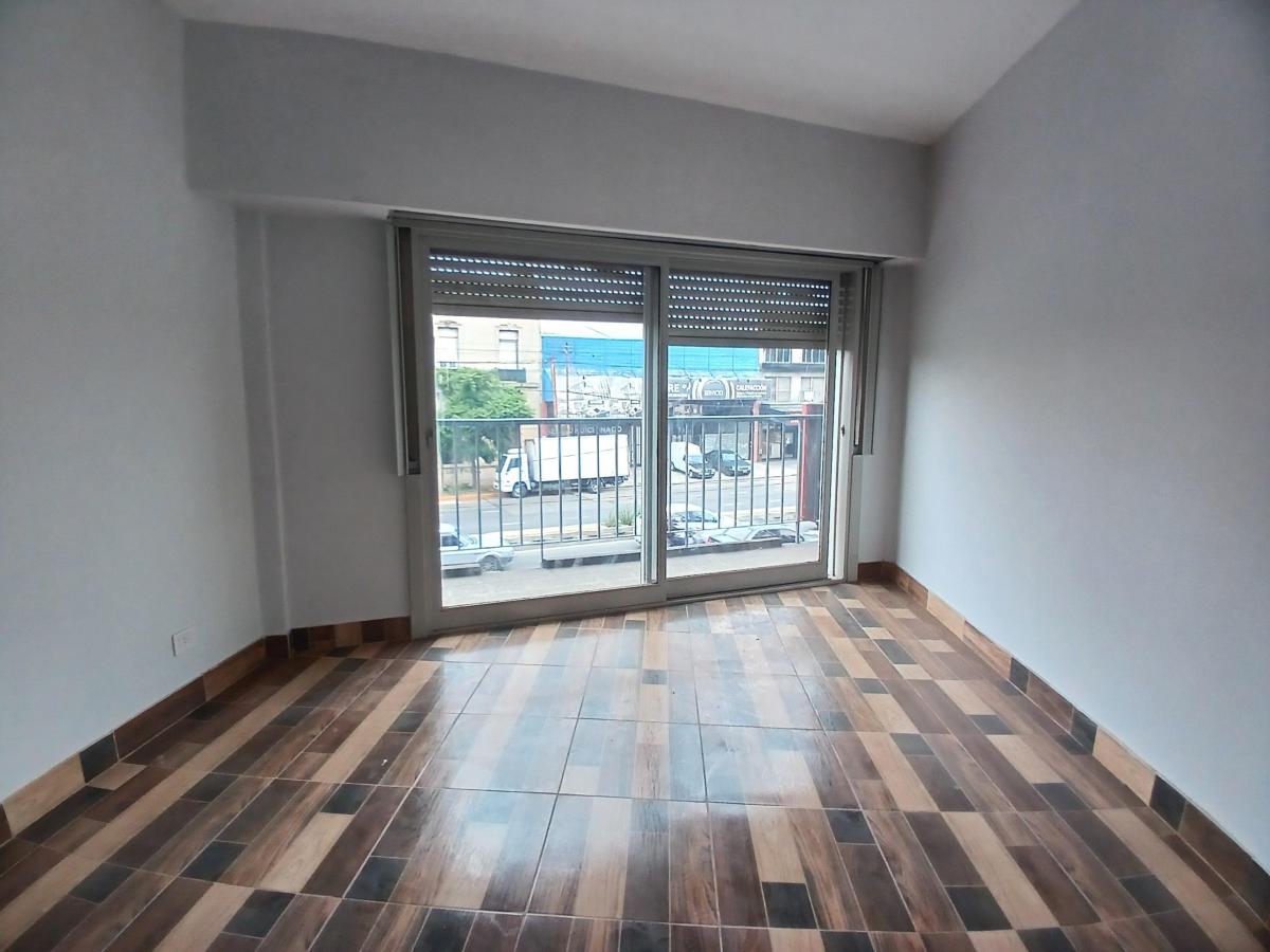 Foto de Venta Depto 2 amb. al fente, todo reciclado a mts de Av. Galicia (Avell), imagen 4