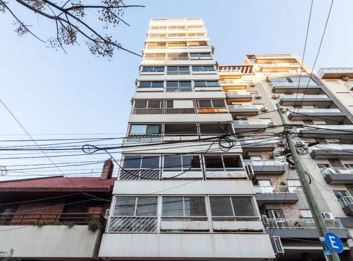 Venta Departamento 4 amb. con cochera y balcon aterrazado, todo modernizado  2