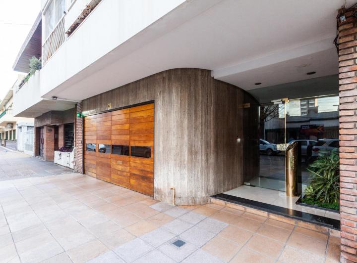 Venta Departamento 4 amb. con cochera y balcon aterrazado, todo modernizado  3