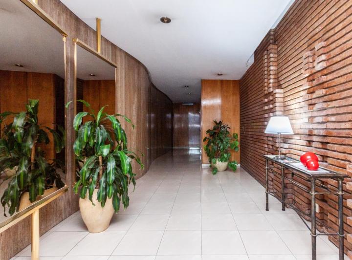 Venta Departamento 4 amb. con cochera y balcon aterrazado, todo modernizado  4