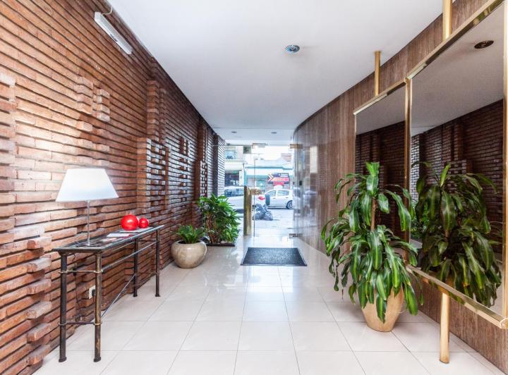 Venta Departamento 4 amb. con cochera y balcon aterrazado, todo modernizado  5