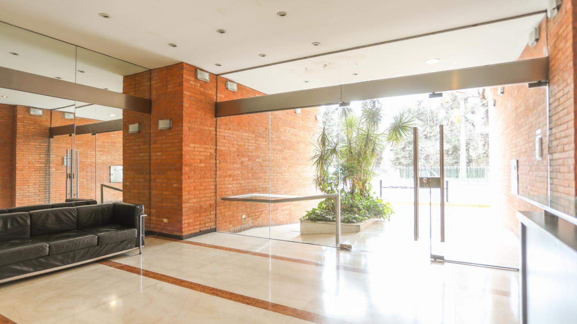 Foto de VENTA Departamento 2 amb., muy amplio c/terraza propia, ubicado en, imagen 3