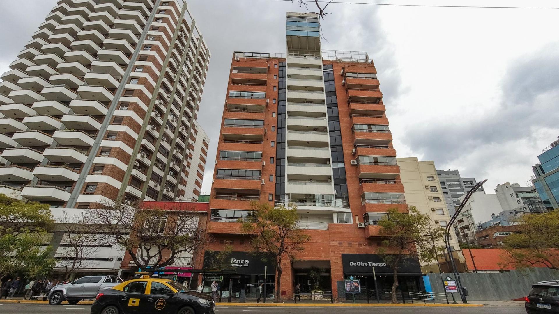 Venta Departamento 2 amb., muy amplio c/terraza propia, ubicado en barrio River.
