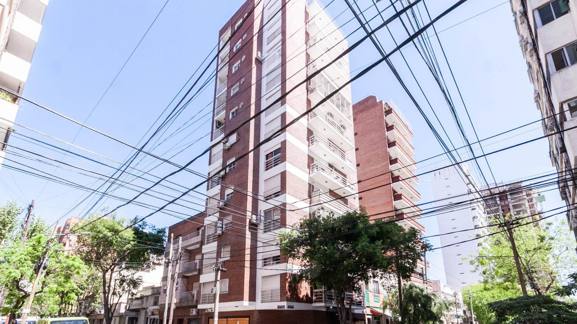 Venta Piso 4 amb con cochera . . . UNICO en pleno centro de Lanus, para VIVIRLO