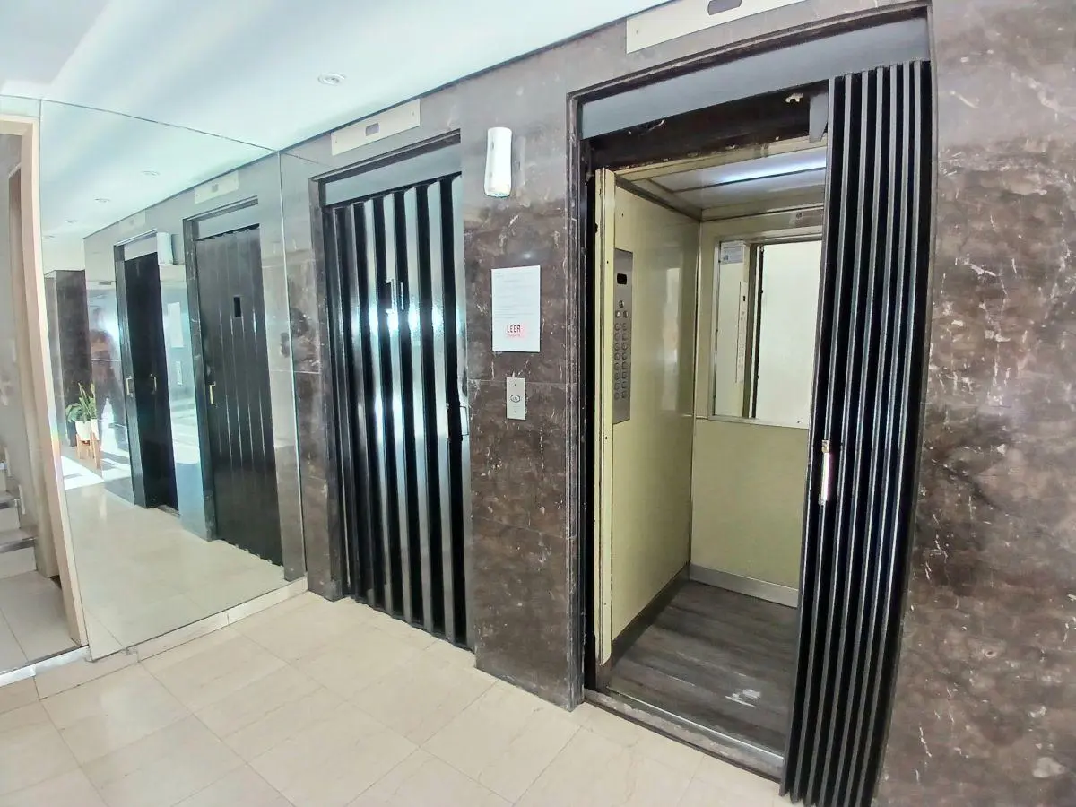 Venta Depto 3 Amb piso alto, muy luminoso c/Balcón sobre Av. H. Yrigoyen, a 4 C/ de la estación 2