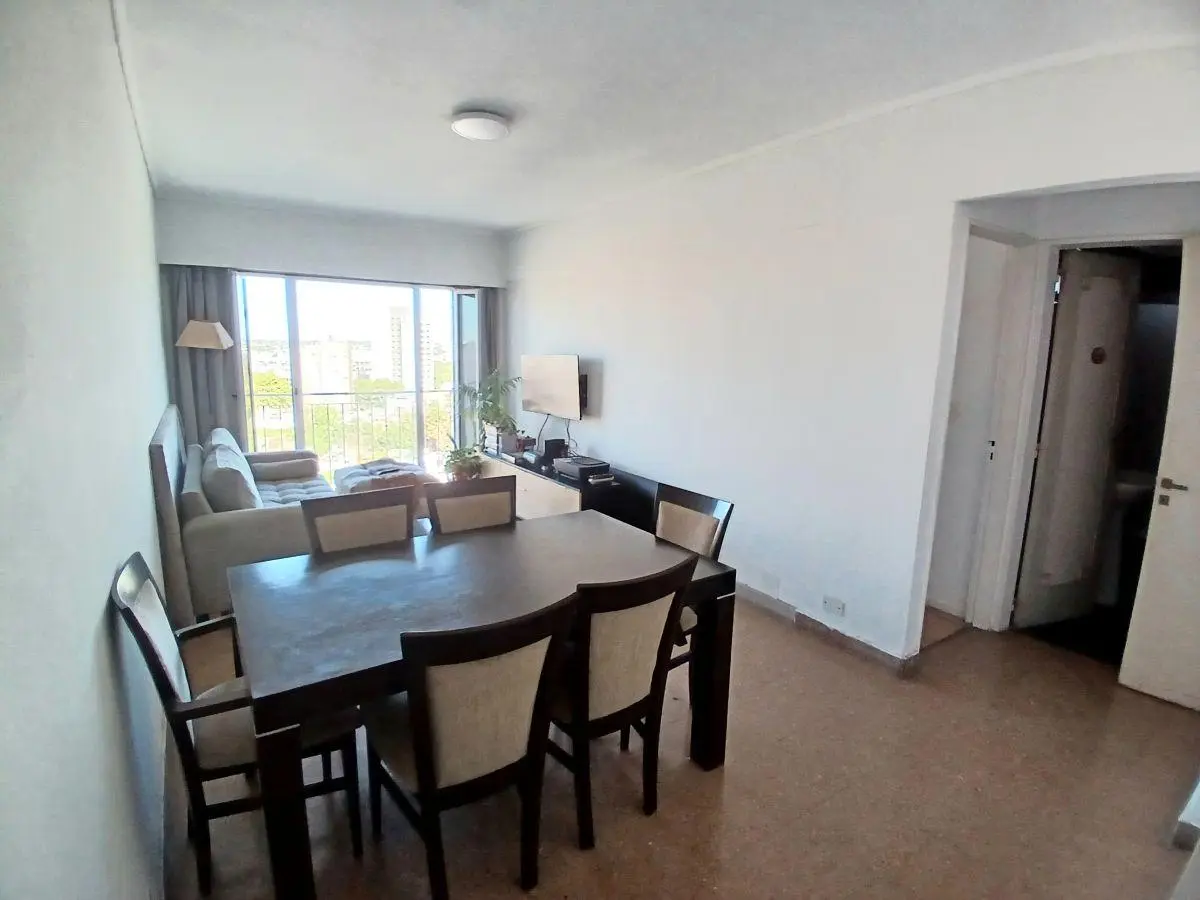 Venta Depto 3 Amb piso alto, muy luminoso c/Balcón sobre Av. H. Yrigoyen, a 4 C/ de la estación 1
