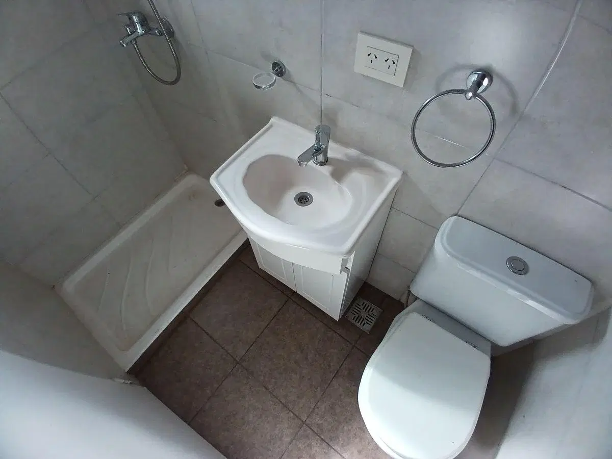 Venta Importante Propiedad en 3 plantas - Ideal 2 Familias o destino Profesional 8