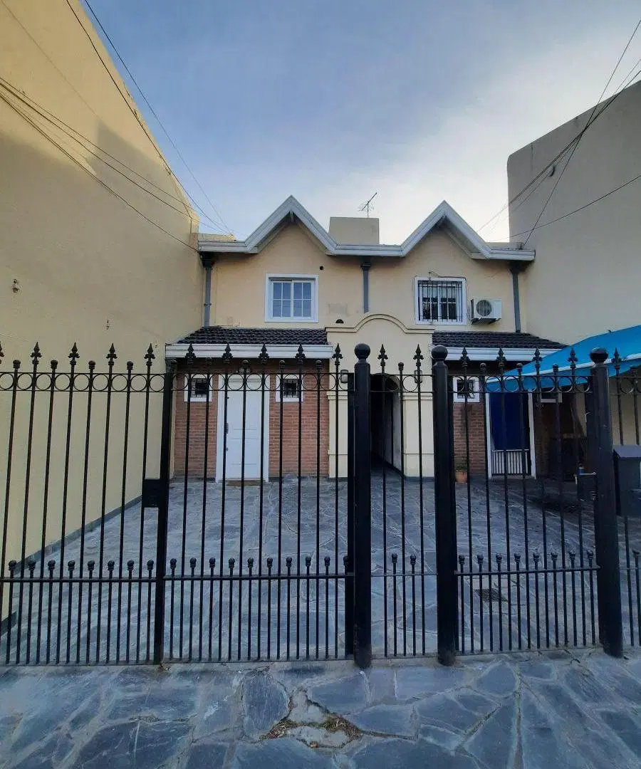 Venta de Excelente Duplex con gge y totalemente indep a mts. de 25 de Mayo 2