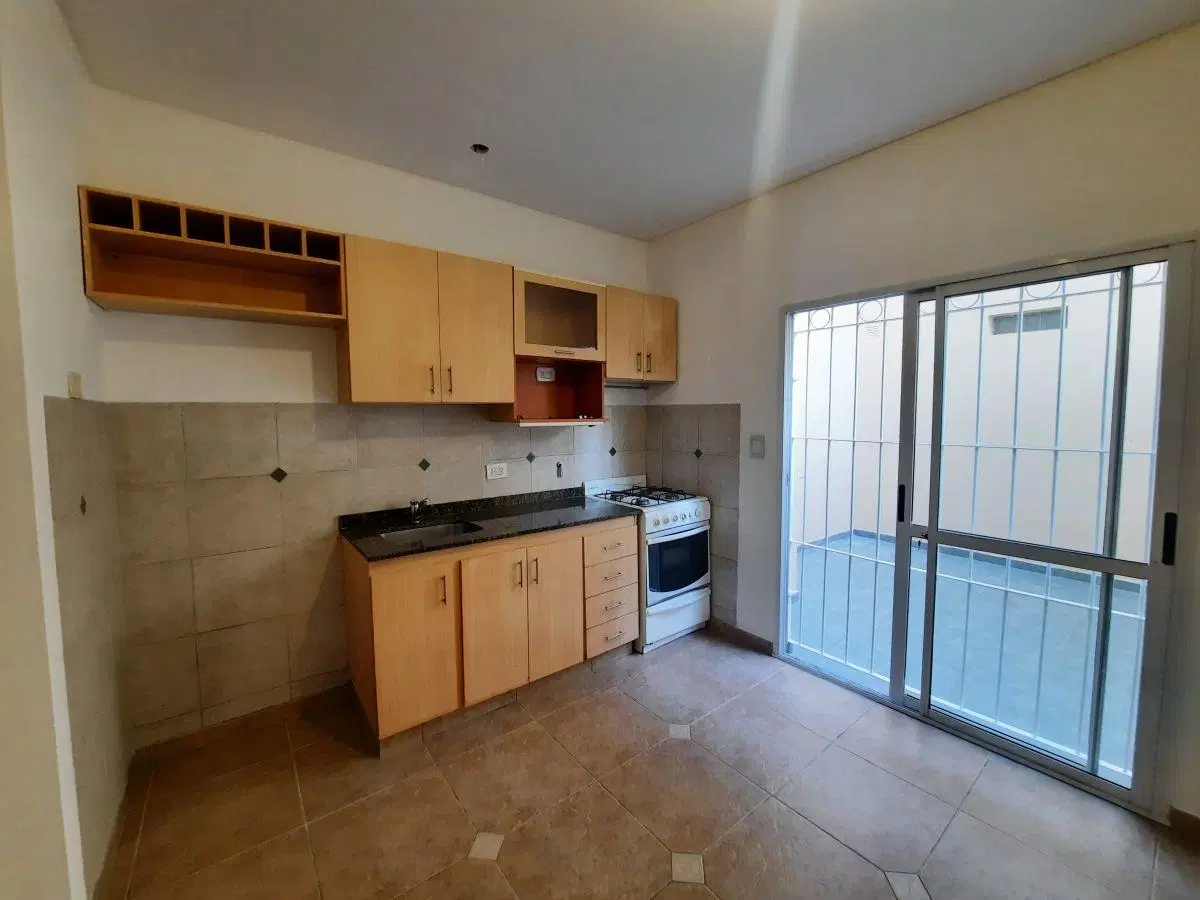 Venta de Excelente Duplex con gge y totalemente indep a mts. de 25 de Mayo 3