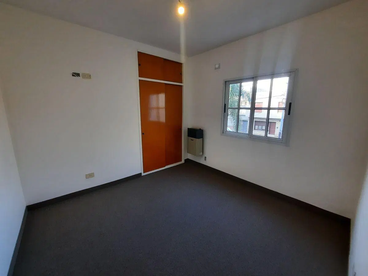 Venta de Excelente Duplex con gge y totalemente indep a mts. de 25 de Mayo 4