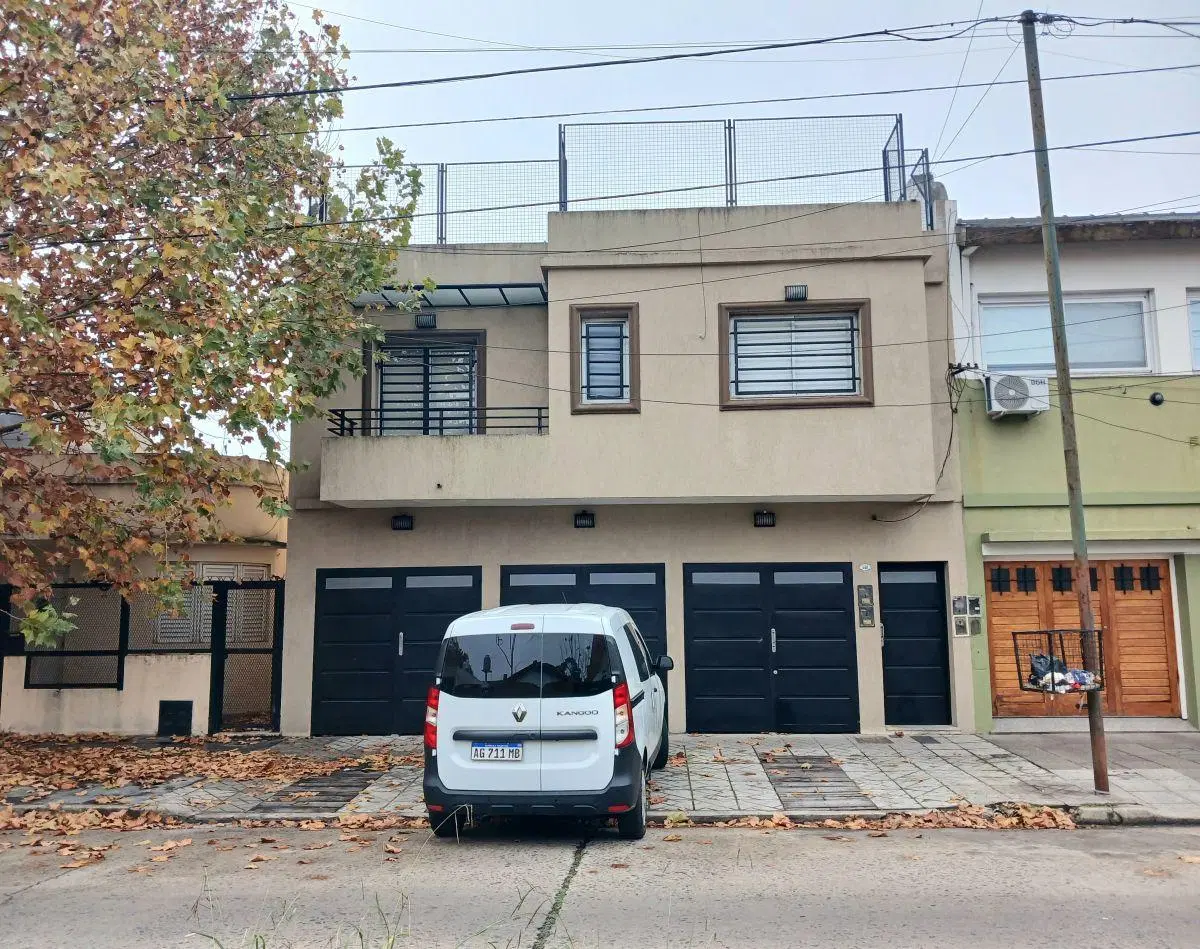 Venta PH 3 Amb. Amplio. A Estrenar c/ Cochera. a 3 C/ de Av. H. Yrigoyen al 3700 2