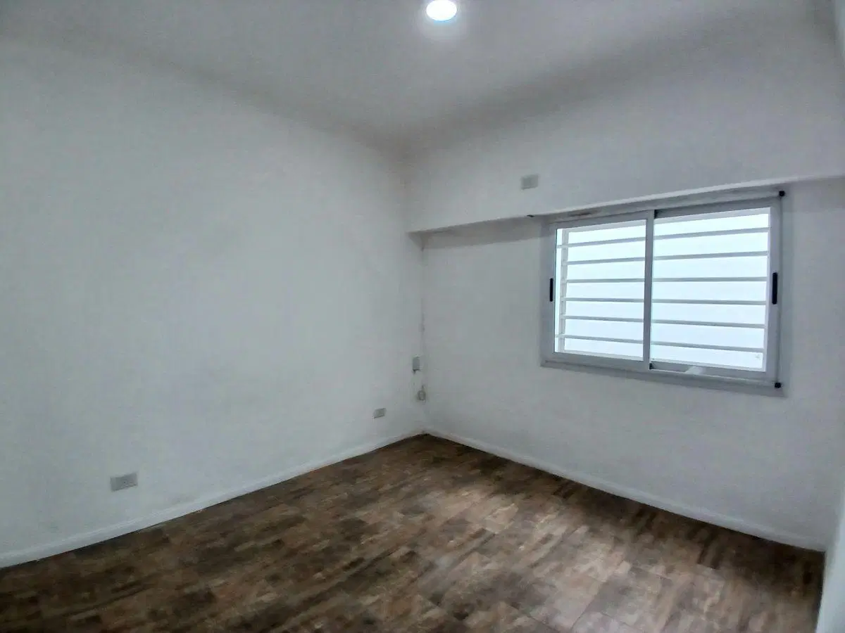 Venta PH 3 Amb. Amplio. A Estrenar c/ Cochera. a 3 C/ de Av. H. Yrigoyen al 3700 5