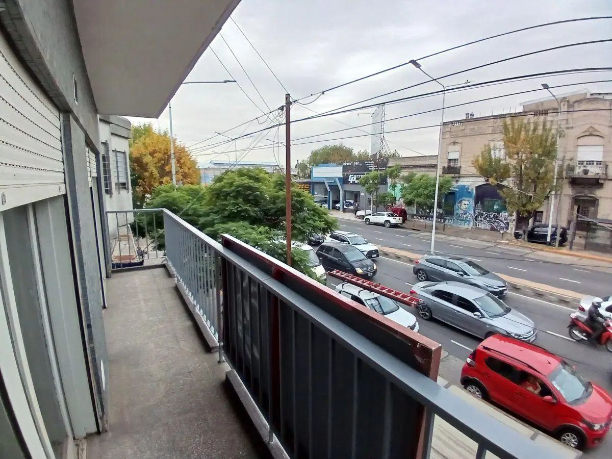 ALQUILER Dto. en Ps. 1 por escalera c/balcón, a mts. de Av. Galicia- Apto vivienda y profesional 4