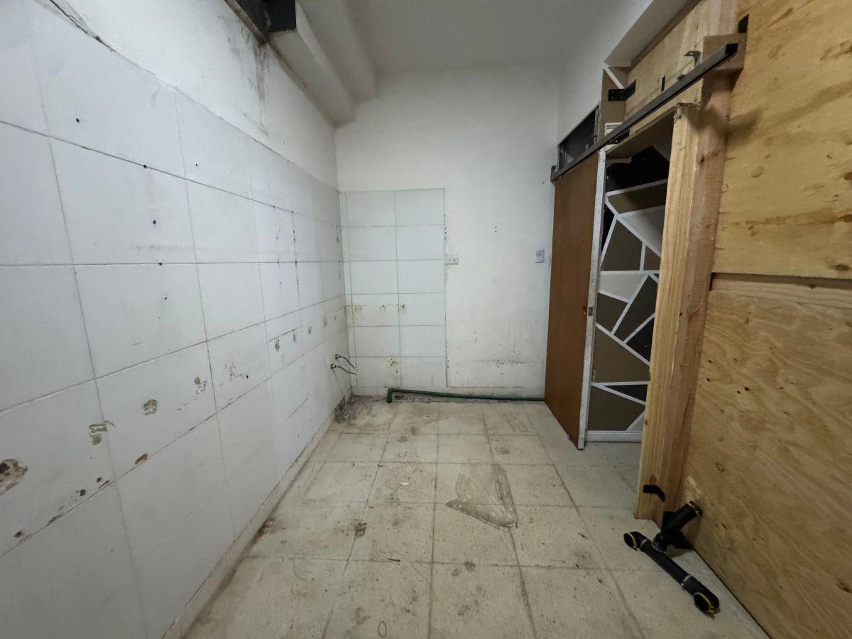 Foto de ALQUILER Excelente Local en zona muy comercial (Lanus E) mucha, imagen 3