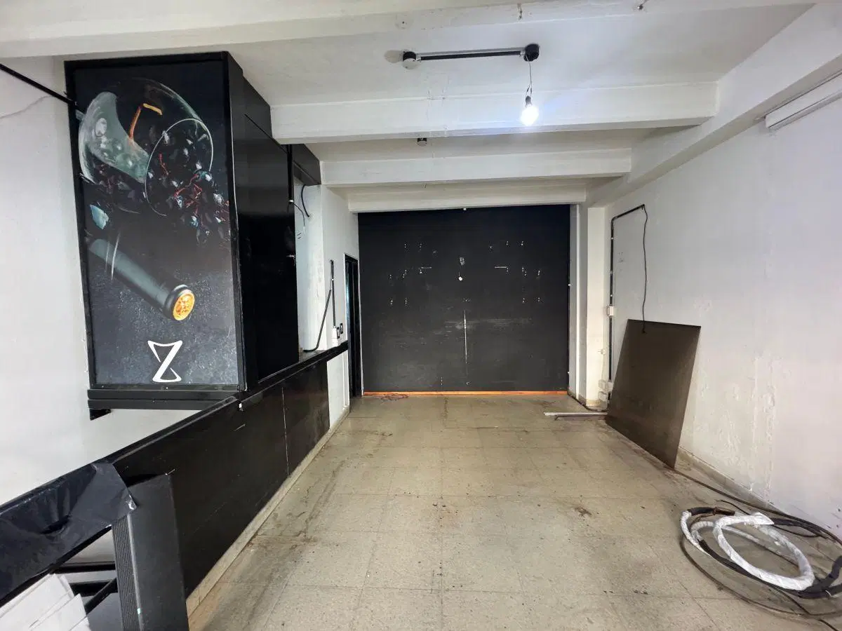 Excelente Local Comercial en una zona muy comercial, con mucha exposición visual y transito peatonal 2