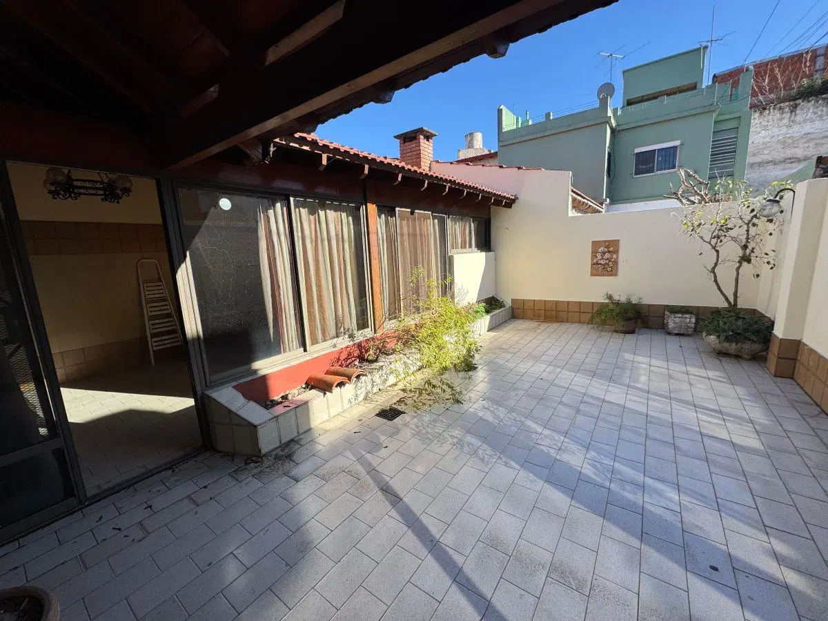 Alquiler Casa PH de 4 amb. en 2 plantas con cochera, quincho, parrilla, patio y terraza. Buen barrio 5