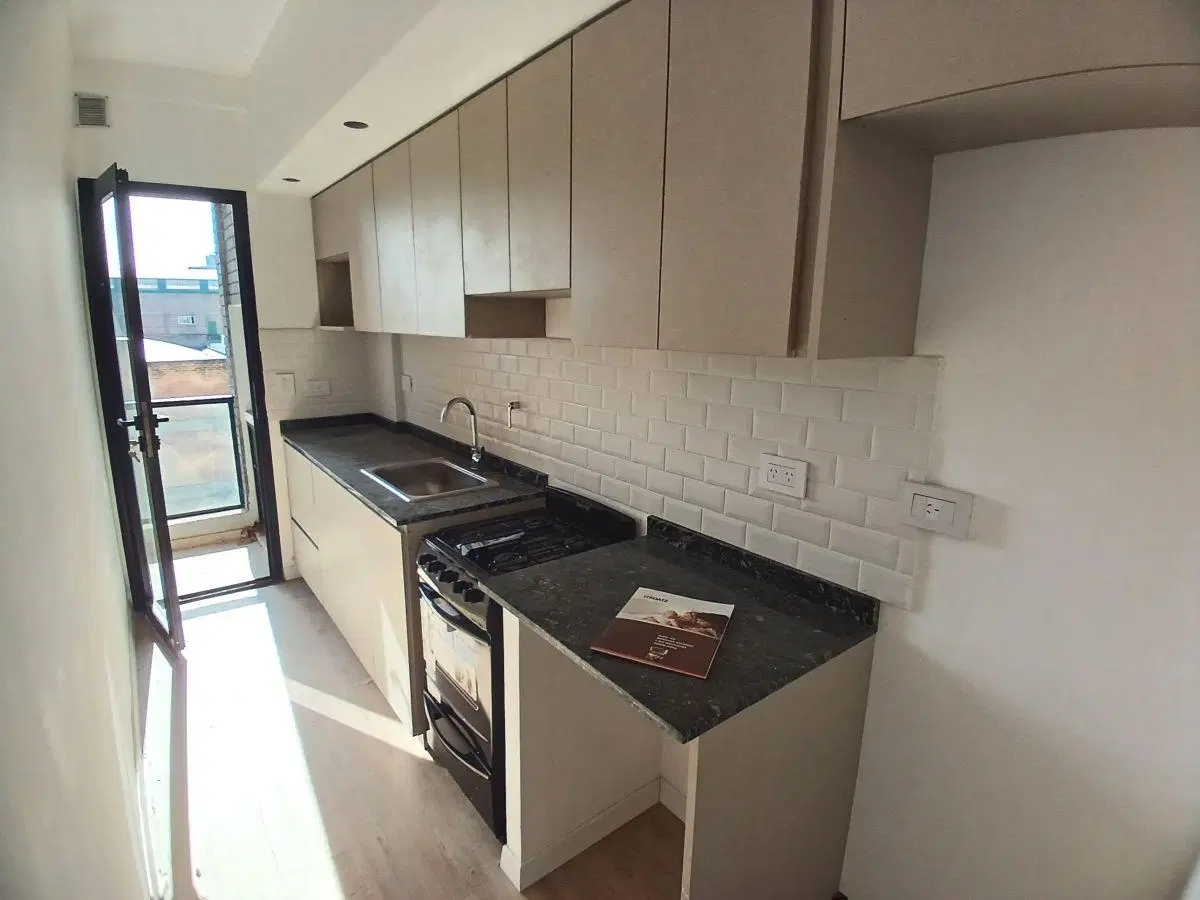 VENTA 2 amb. a estrenar con Balcón al frente Cochera cubierta y fija en el corazón de Lanusita 4