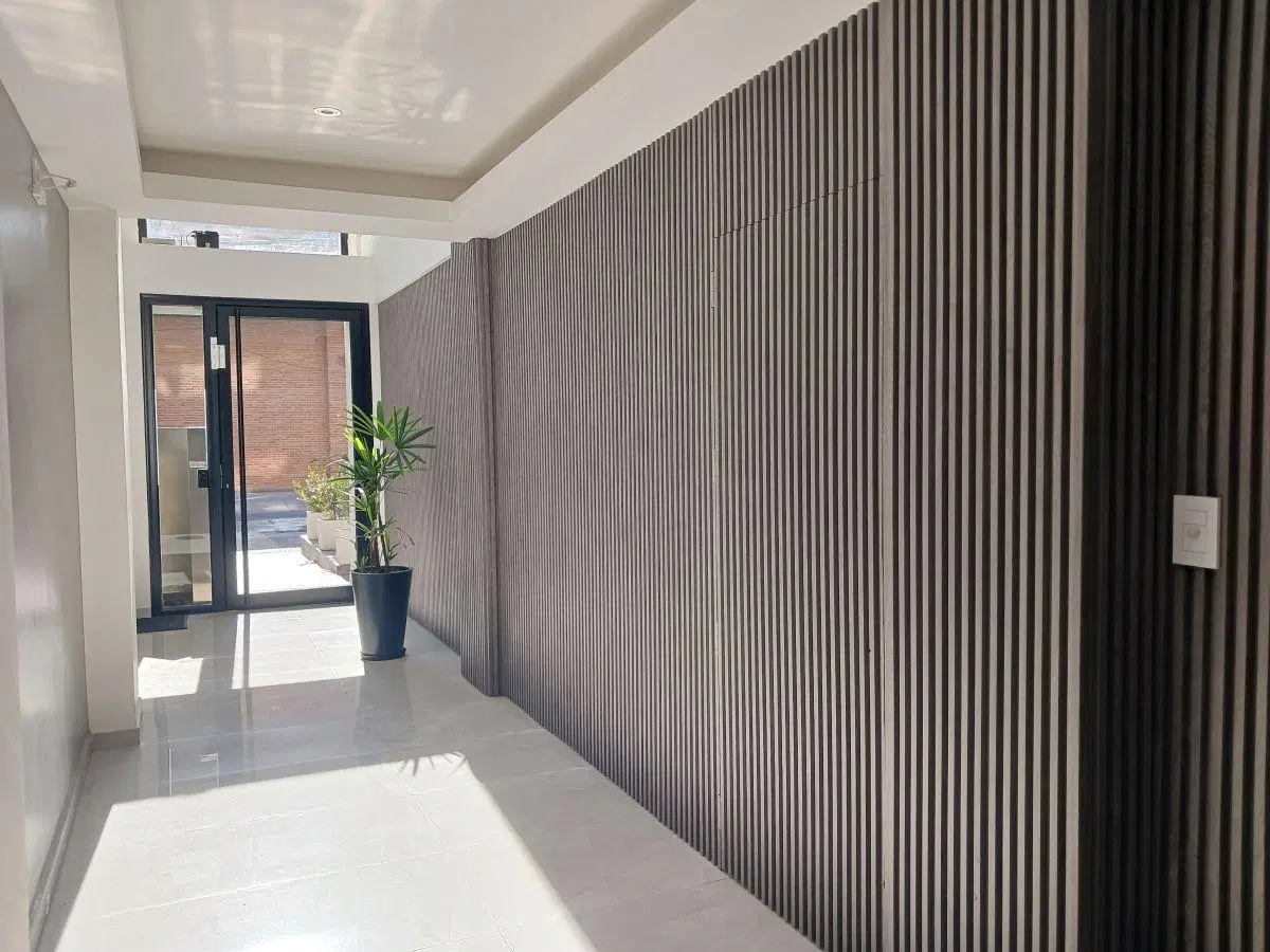 VENTA 2 amb. a estrenar con Balcón al frente Cochera cubierta y fija en el corazón de Lanusita 2