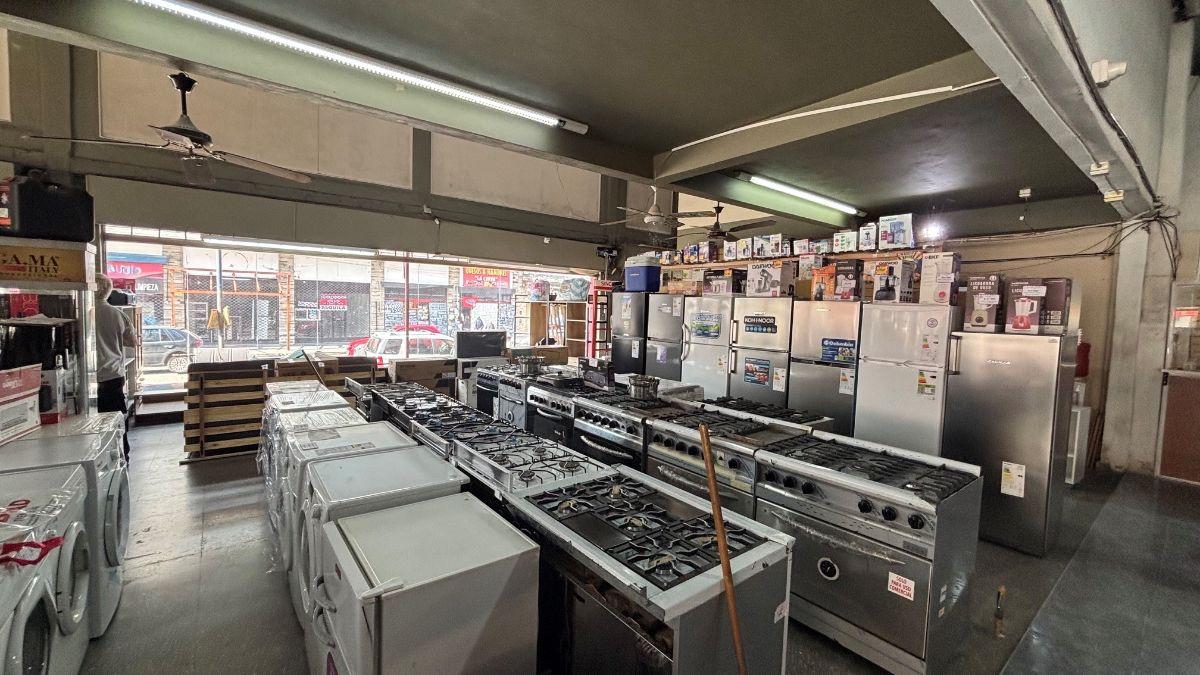Foto de ALQUILER - El Mejor Local en la zona, 3 ptas, todo vidriera, en esquina, imagen 5