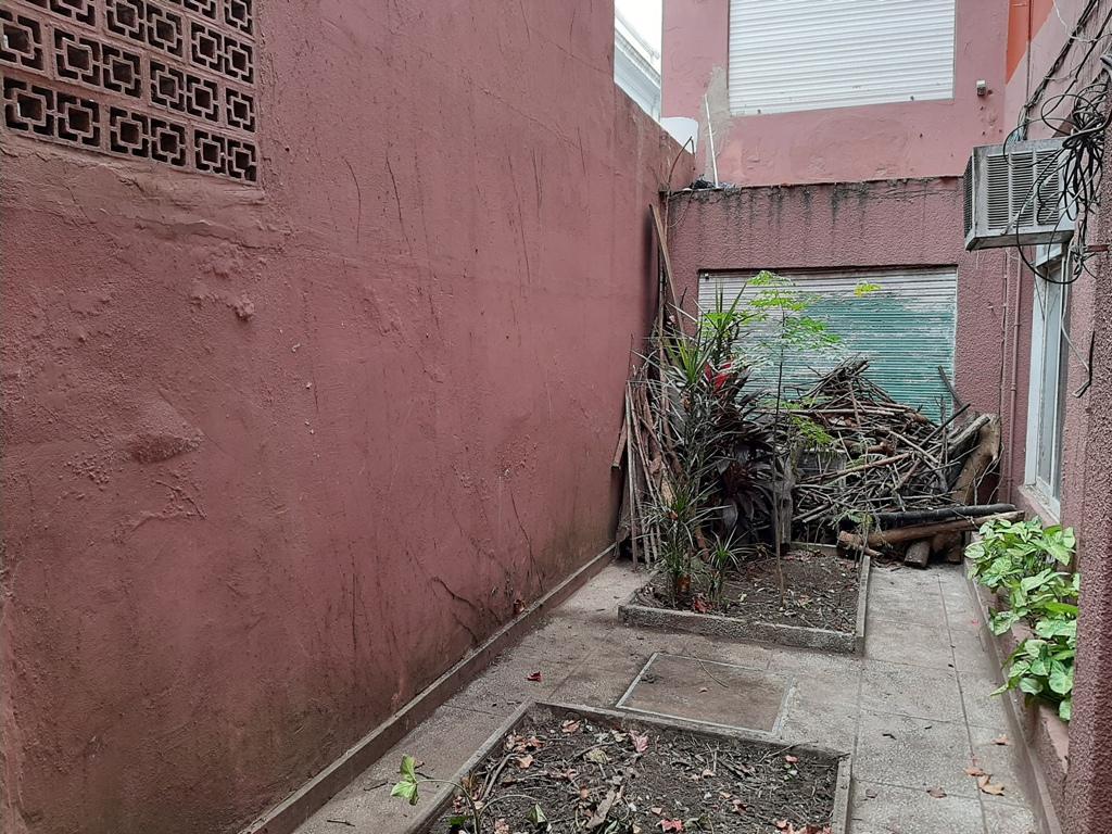 PH Tipo Casa con Patio, Sin Expensas, a m de Est. Martínez, a Remodelar. 2