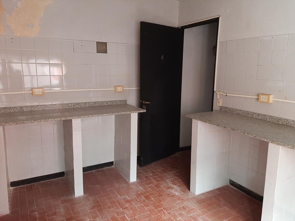 PH Tipo Casa con Patio, Sin Expensas, a m de Est. Martínez, a Remodelar. 4