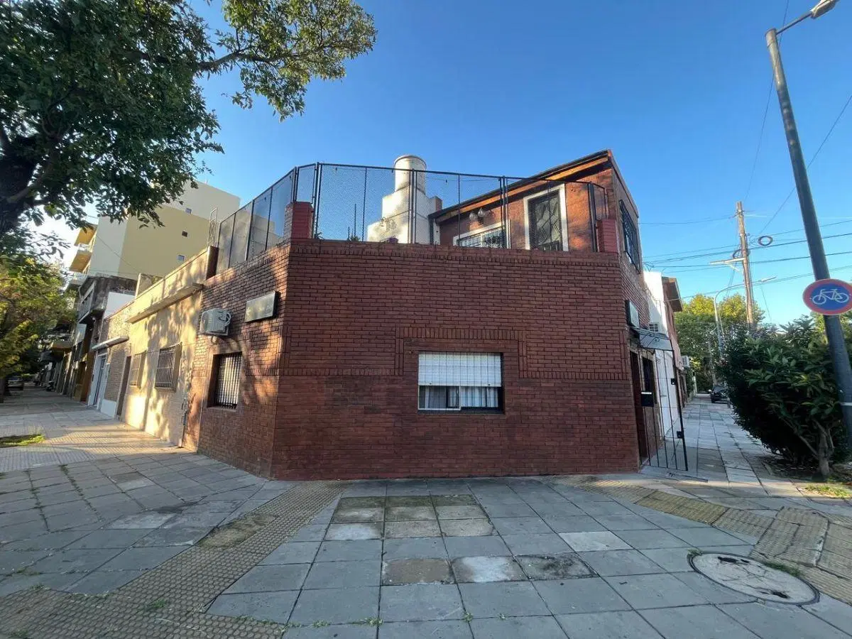 VENTA: VILLA DEVOTO. EXCELENTE CASA DE 3 AMB. EN UNA ZONA TRANQUILA. A MTS DE CENTRO COMERCIAL. 3